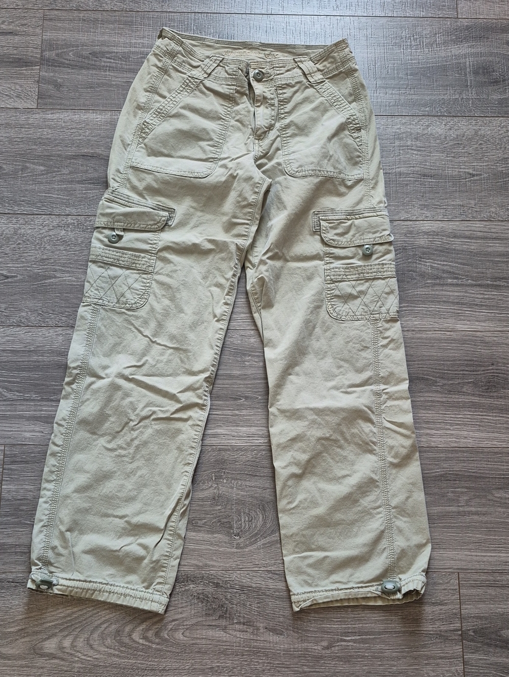 American Eagle Women's Cargo Baggy Jogger Pants in Olive Green
